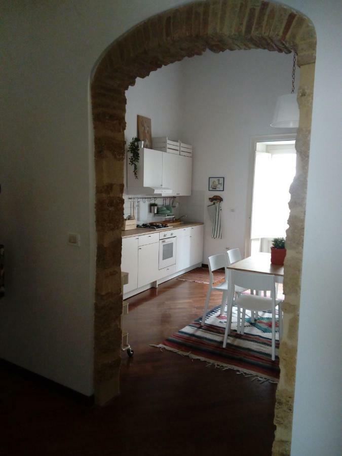 Casa Tea: Nel Cuore Del Centro Storico Palermo Kültér fotó